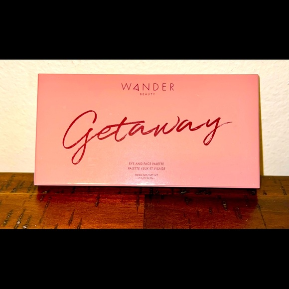 Wander Beauty Getaway Palette - Picture 1 of 4